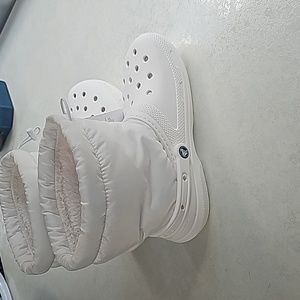 Crocs Classic Fuzzy Lined Puffy Boot